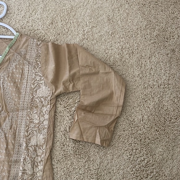 NWOT Beautiful tan lawn / cotton shirt with embroidery on front. kurta kameez - Picture 5 of 7
